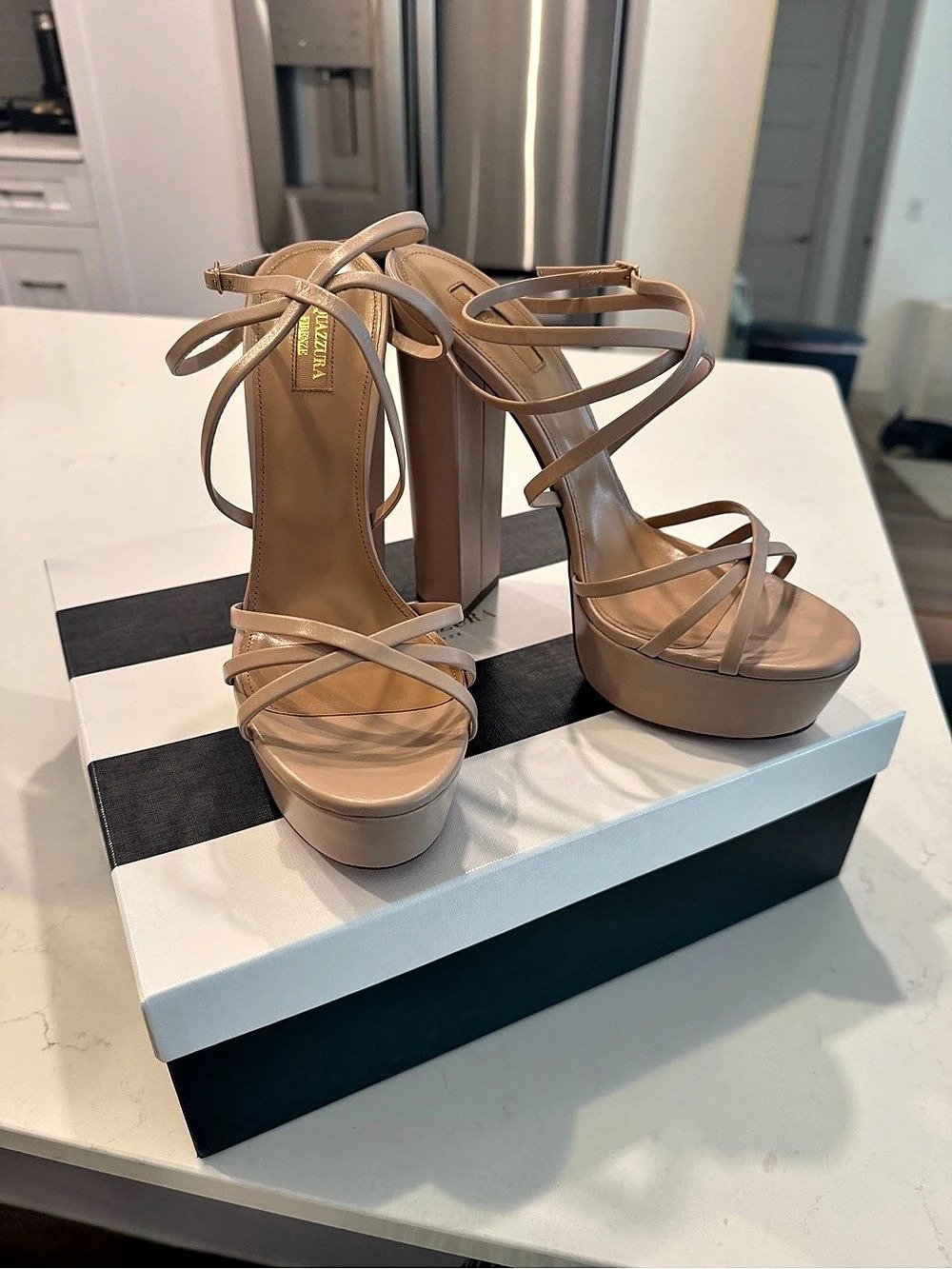 Like NEW: Aquazzura Gin Plateau. Nude. Size EU 40. Never worn.